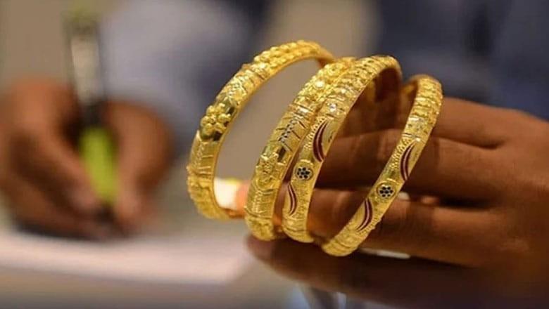 Pakistan’s gold price hits new milestone, tola crosses Rs300,000