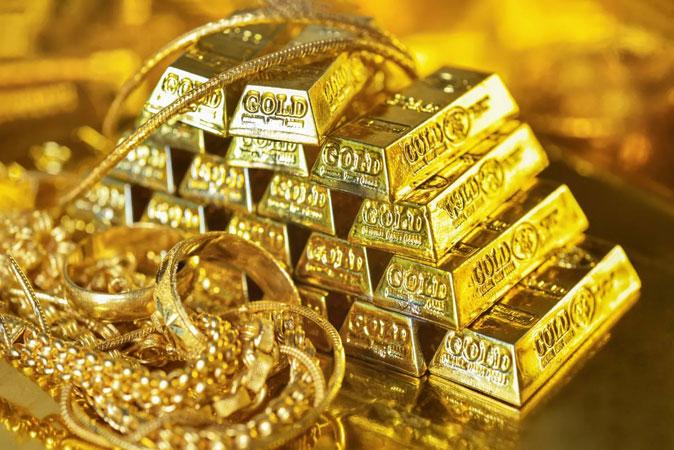 Gold hits Rs303,200 per tola in Pakistan