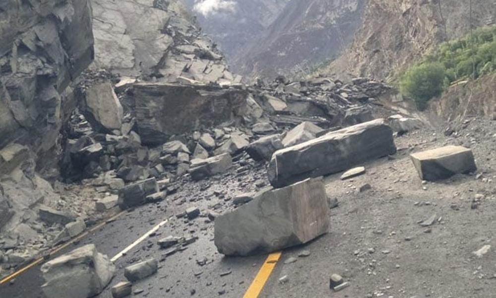 Landslides in Chitral due to heavy rain, snowfall; many roads closed