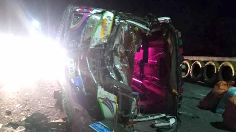 موٹروے ایم 2 سالٹ رینج میں مسافر بس اُلٹنے سے 5 مسافر جاں بحق ، 30 زخمی