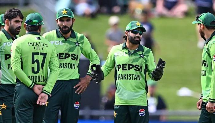 نیوزی لینڈ کے خلاف پہلے ون ڈے میں سلو اوور ریٹ پر پاکستانی ٹیم پر جرمانہ عائد