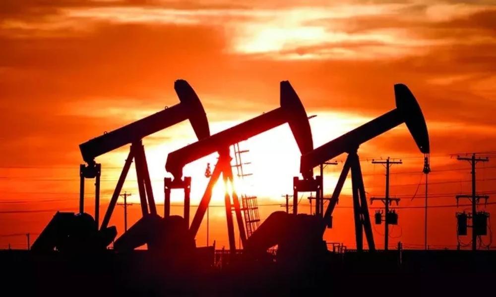 Crude oil prices fall further in global market
