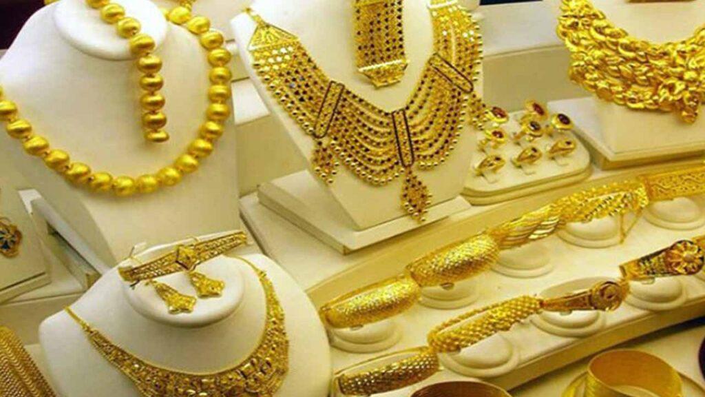 Gold price drops in Pakistan