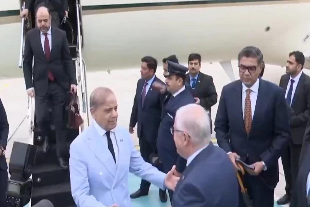 وزیراعظم شہباز شریف 2 روزہ سرکاری دورے پر ترکیہ پہنچ گئے