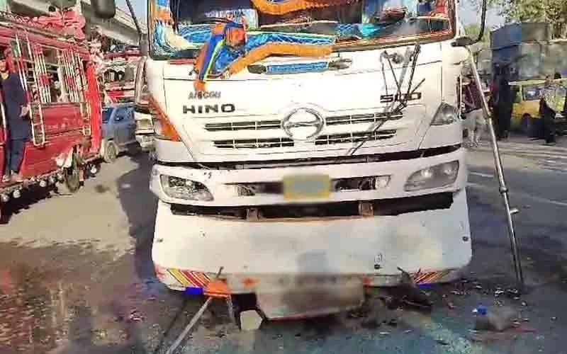 Woman, child killed as speeding dumper truck overturns onto car in Karachi