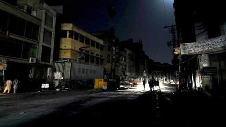 Multiple Karachi areas without power for over 36 hours