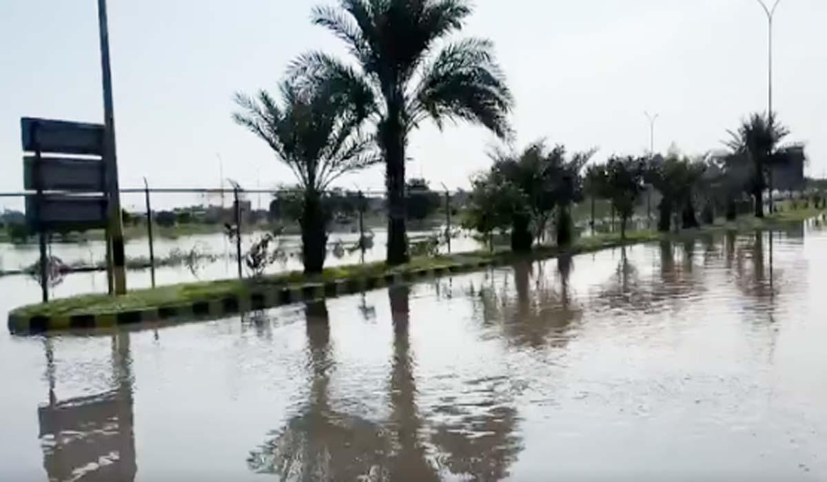 سیالکوٹ انٹرنیشنل ایئرپورٹ پر سیلاب کے پیش نظر فلائٹ آپریشن معطل