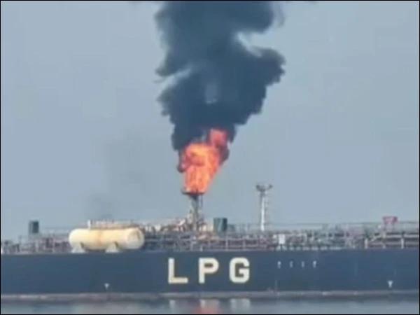 یمن میں پاکستانی بحری جہاز پرڈرون حملہ، کپتان سمیت 24 افراد محصور،حکومت سے فوری مدد کی اپیل