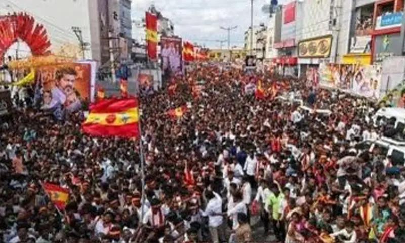 بھارت: تمل اداکار و سیاستدان وجے کے جلسے میں بھگدڑ، 29 ہلاکتیں ، 50 افراد زخمی