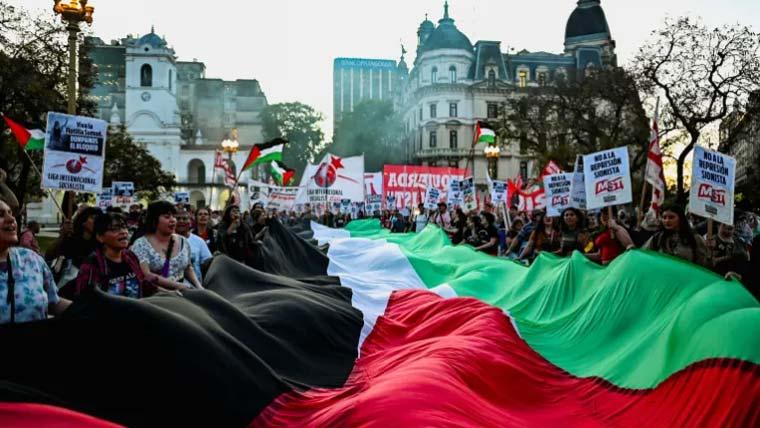 صمود فلوٹیلا قافلے پرصہیونی حملے کے خلاف دنیا بھر میں احتجاجی مظاہرے،گرفتار افراد کی رہائی کا مطالبہ