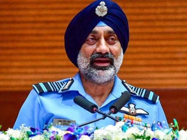 پاک فضائیہ کے ہاتھوں شکست خوردہ  انڈین ائیر چیف کا   پاکستان کے طیارے گرانے کا مضحکہ خیز دعویٰ