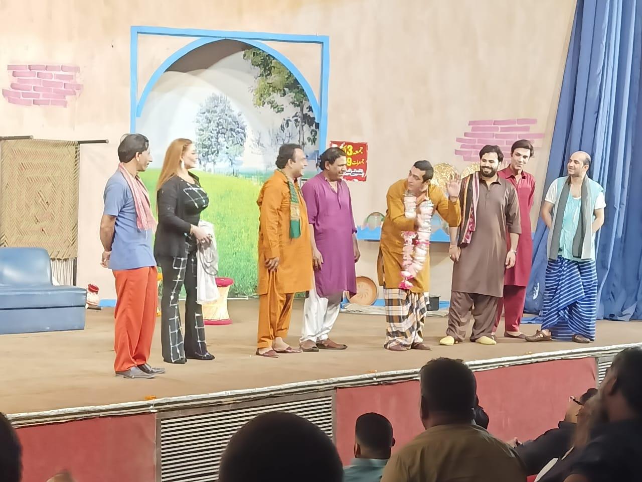 اداکار ظفری خان، خوشبو اور ندا چودھری  کی طویل عرصہ بعد ایک ساتھ پرفارمنس