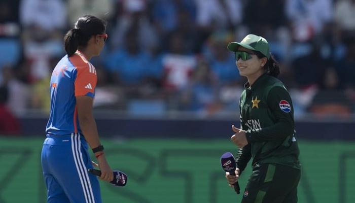 آئی سی سی ویمن ورلڈ کپ، پاکستان کا روایتی حریف  بھارت کے خلاف ٹاس جیت کر  فیلڈنگ کا فیصلہ