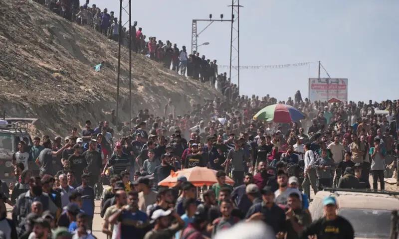 غزہ سیزفائر معاہدے کے تحت اسرائیلی افواج کا انخلا، فلسطینی شہری واپسی کے سفر پر روانہ