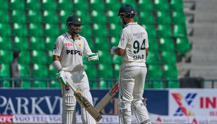 لاہورٹیسٹ: پاکستان نے پہلے روز کے اختتام پر جنوبی افریقا کیخلاف5 وکٹ پر 313 رنز بنالیے