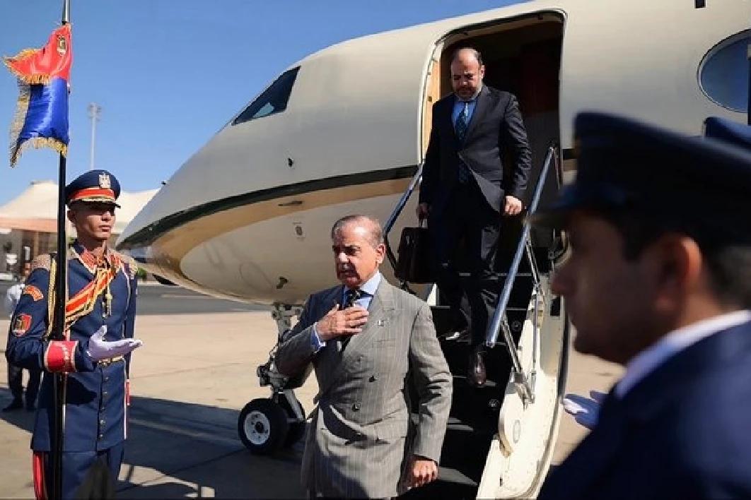 غزہ امن معاہدے پر دستخط کی تقریب میں شرکت کیلئےوزیراعظم مصر پہنچ گئے