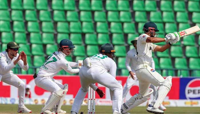 پہلاٹیسٹ: پاکستانی بیٹرزکے ہاتھ پاؤں پھول گئے،پوری ٹیم 167 رنز پر ڈھیر،پروٹیز کو جیت لیے 177 رنز کا ہدف