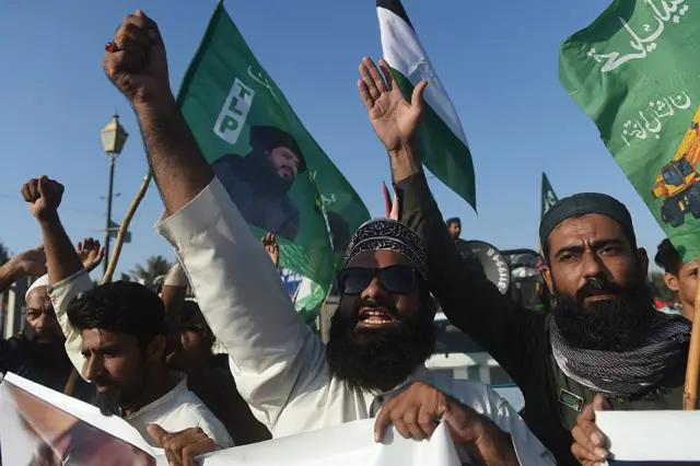 ٹی ایل پی احتجاج پر جعلی خبریں پھیلانے والوں کی فہرستیں تیار، حکومت کا کریک ڈاؤن شروع