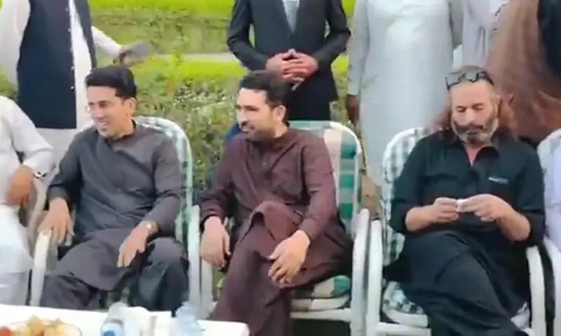 خیبرپختونخوا: پی ٹی آئی کی کابینہ پر مشاورت، نئے اور پرانے چہروں کی واپسی متوقع