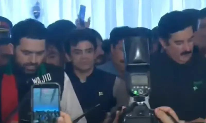 خیبرپختونخوا کے نئے وزیراعلیٰ سہیل آفریدی نے حلف اٹھا لیا