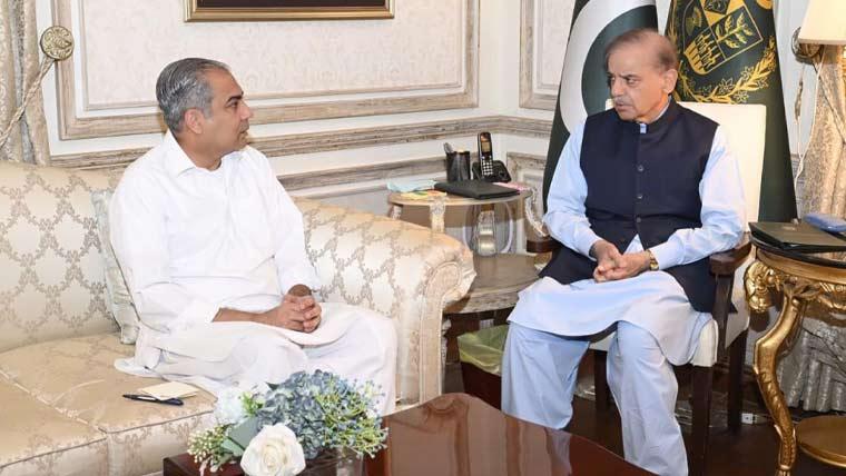 وزیراعظم سے وفاقی وزیرداخلہ کی ملاقات، امن و امان کی صورتحال پرتبادلہ خیال