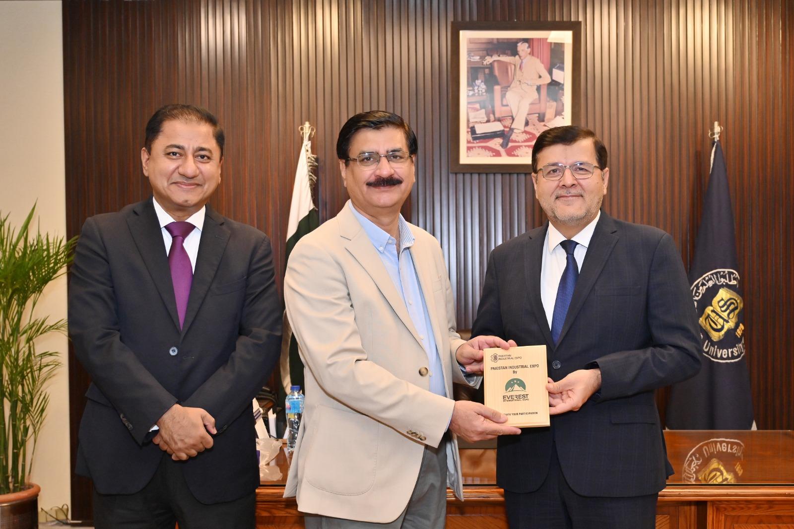 سرگودھا یونیورسٹی:9 ویں پاکستانی صنعتی نمائش میں نمایاں خدمات سرانجام دینے والوں کے اعزاز میں تقریب کا انعقاد