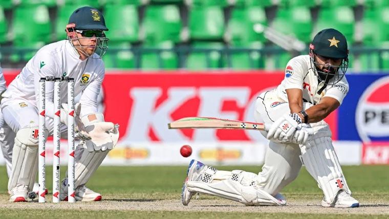 راولپنڈی ٹیسٹ کا دوسرا روز،  پاکستانی ٹیم جنوبی افریقا کے خلاف پہلی اننگز میں 333 رنز بنا کر آؤٹ ہو گئی