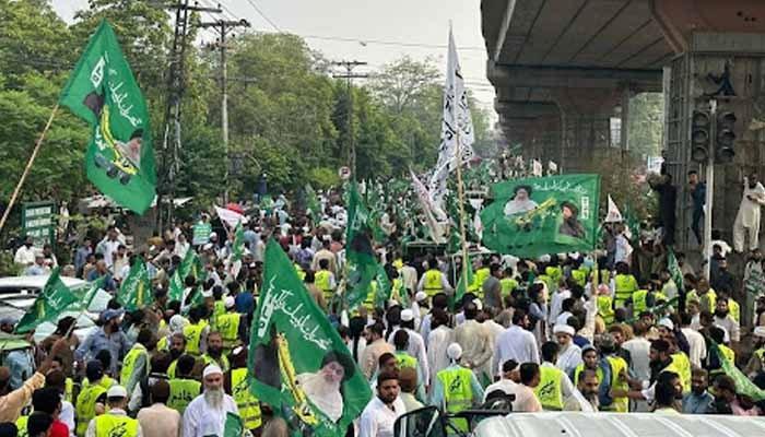 وزارت داخلہ نے ٹی ایل پی پر پابندی کا نوٹیفکیشن جاری کر دیا، کالعدم جماعت قرار