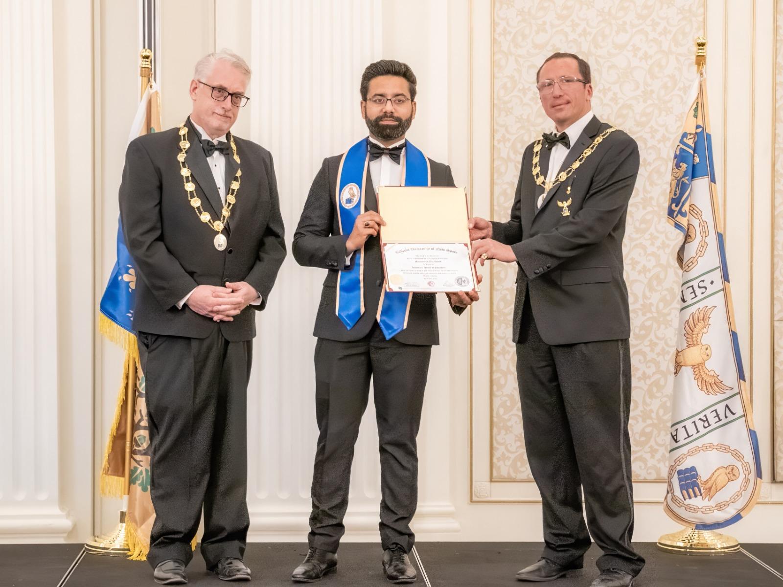 برطانوی پاکستانی ماہرِ تعلیم سید زین عباس کا عالمی اعزاز، تعلیمی خدمات پر ڈاکٹریٹ کی ڈگری