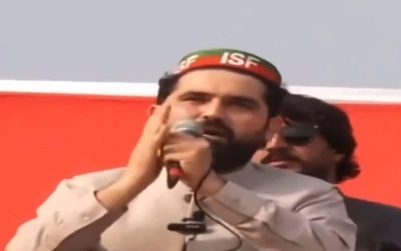 وزیر اعلی سہیل آفریدی نے پروٹوکول کی وجہ سے سڑک بند ہونے پر عوام سے ہاتھ جوڑ کر معافی مانگ لی