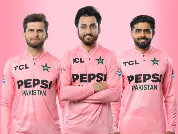 پی سی بی نے جنوبی افریقا کے خلاف پہلے ٹی ٹوئنٹی میچ  کیلئےقومی ٹیم کی خصوصی پنک تھیم کٹ متعارف کرادی