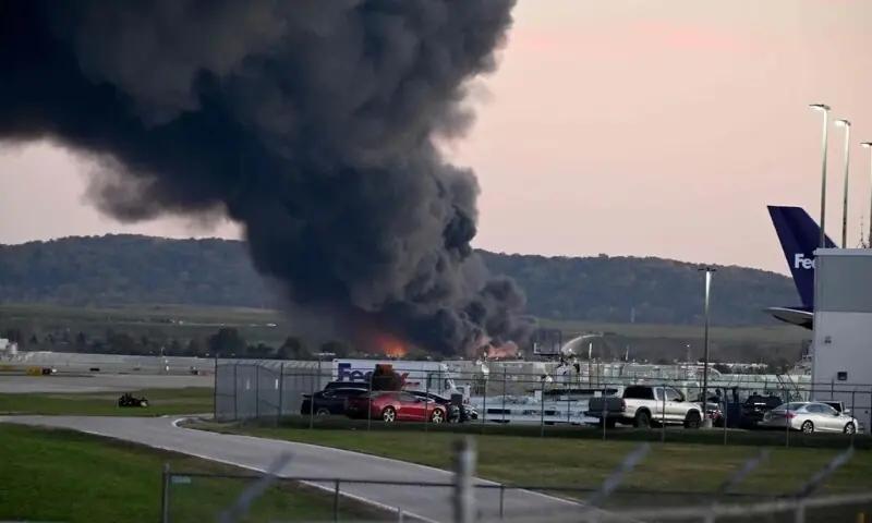 امریکی ریاست کینٹکی میں کارگو طیارہ گر کر تباہ ، حادثے میں پائلٹ سمیت 4 افراد ہلاک