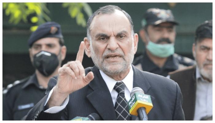 پی ٹی آئی رہنما اعظم سواتی متنازع ٹوئٹس کے 2 کیسز سے بری