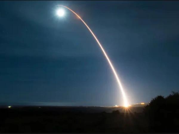 ٹرمپ کے حکم پر تین دہائیوں بعد ایٹمی تجربات کا آغاز،بین البراعظمی بیلسٹک میزائل کا کامیاب تجربہ