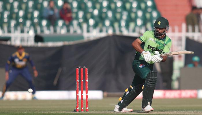 پہلا ون ڈے: سلمان آغاکی شاندار سنچری، پاکستان کا سری لنکا کو جیت کیلئے 300 رنز کا ہدف
