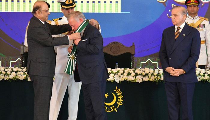 President confers Nishan-e-Pakistan upon King Abdullah II
of Jordan