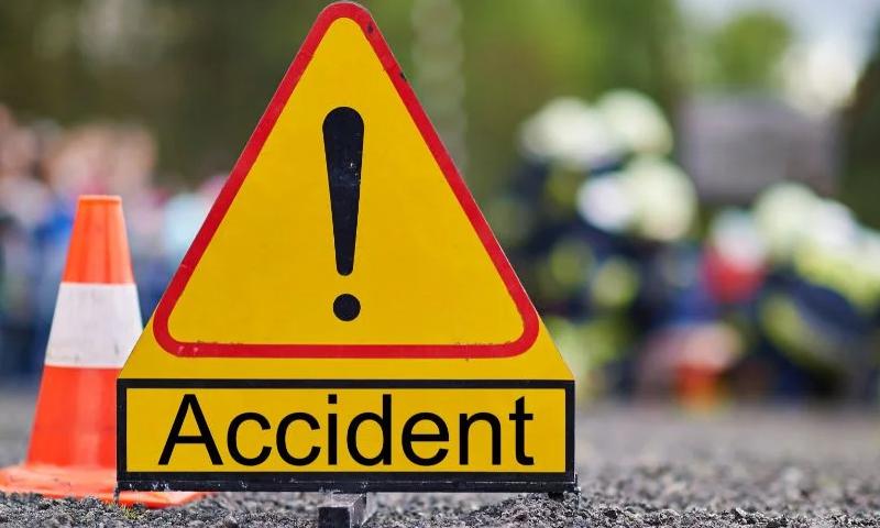 رائیونڈ: باراتیوں کو لیجانے والی بس ٹرالر سے ٹکرا گئی،5 افراد جاں بحق، درجنوں زخمی