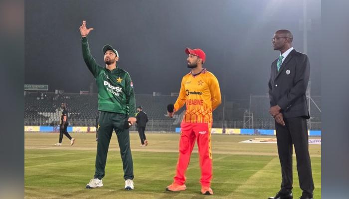 ٹرائی سیریز: پاکستان کا زمبابوے کے خلاف ٹاس جیت کر فیلڈنگ کا فیصلہ