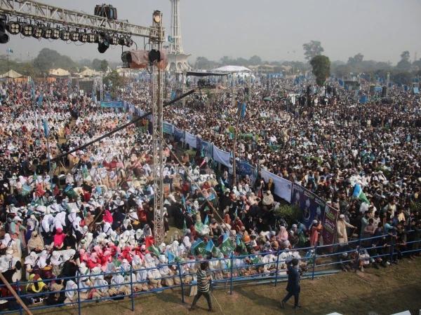 لاہور: جماعت اسلامی کے اجتماع میں عطیات کی اپیل پر چند منٹ میں کروڑوں روپے جمع