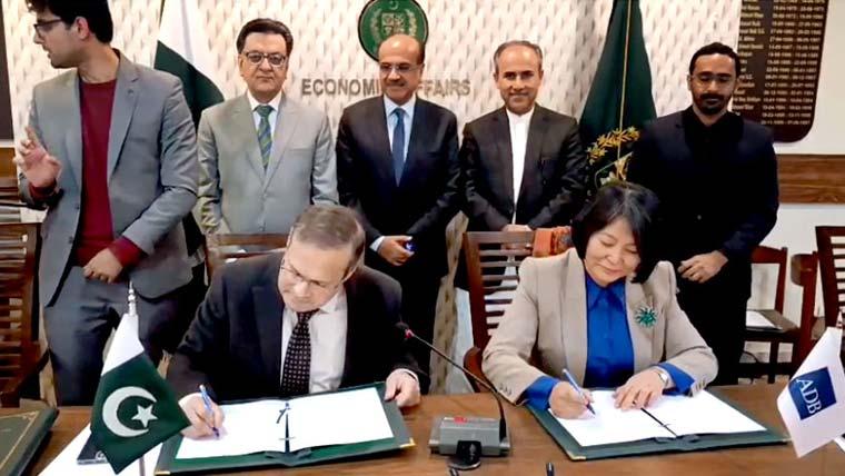 ایشیائی ترقیاتی بینک نےپاکستان کیلئے 38 کروڑ 10 لاکھ ڈالر قرض کی منظوری دے دی