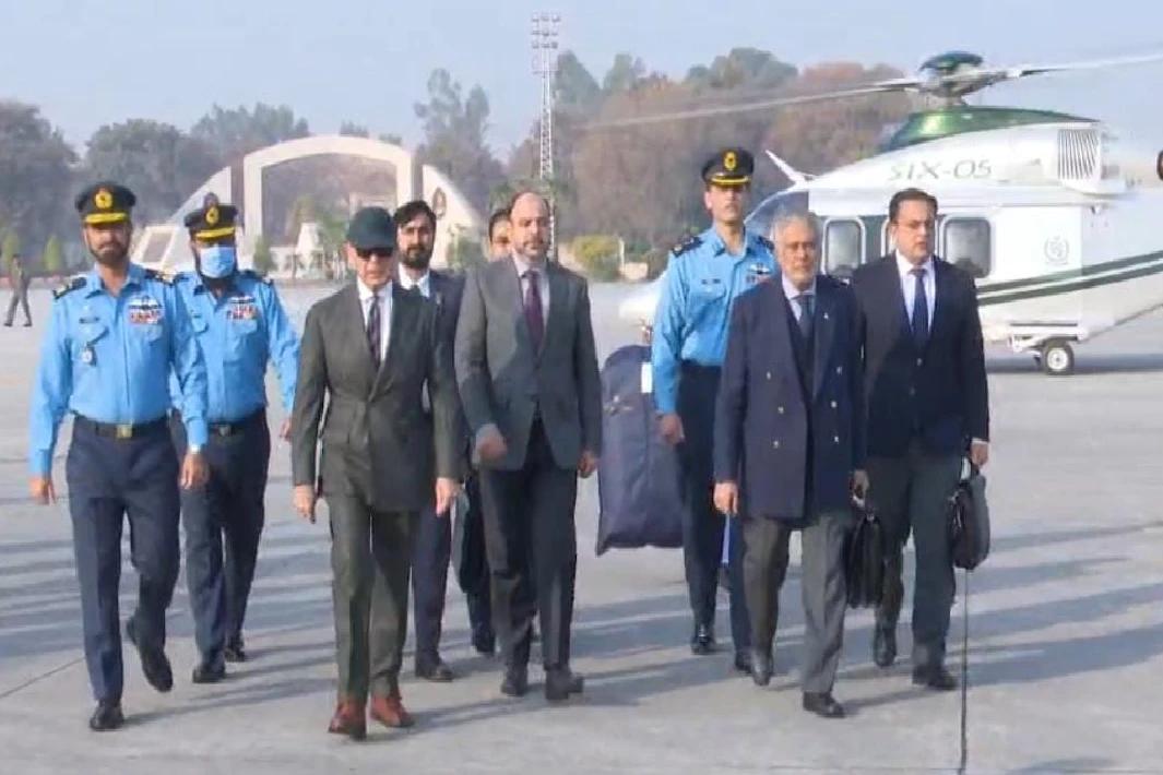 وزیر اعظم ورلڈ اکنامک فورم کی سالانہ کانفرنس میں شرکت کے لیے ڈیووس روانہ