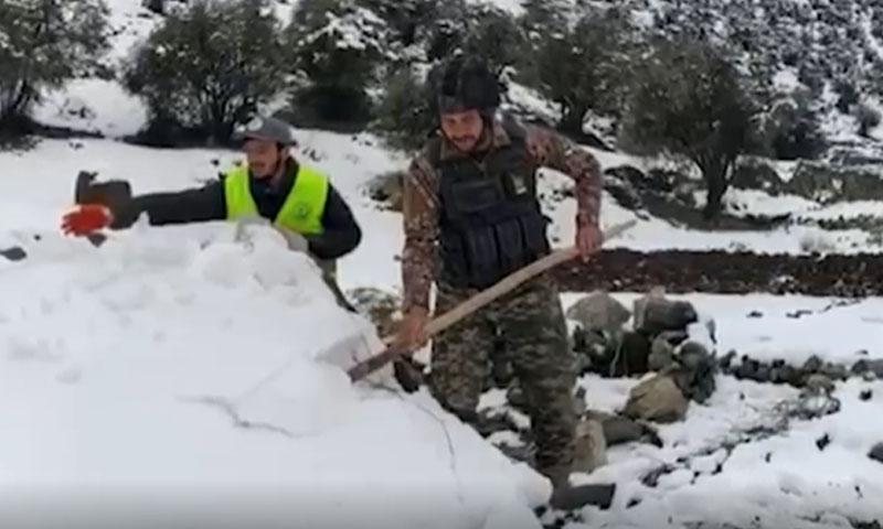 وادی تیراہ میں شدید برفباری، پاک فوج کی مؤثر ریلیف سرگرمیاں جاری