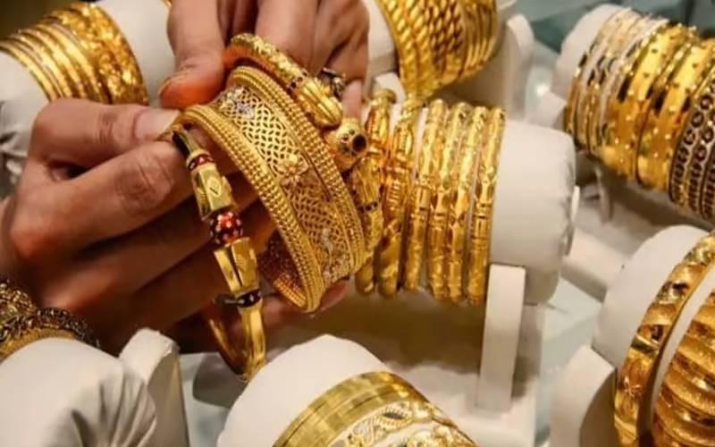 کاروباری ہفتے کے پہلے روز سونے کی قیمت میں نمایاں اضافہ، فی تولہ کتنے کا ہو گیا؟