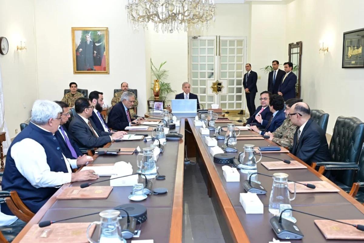 تیل کے ذخائر کی مستقل نگرانی اور بہتر حکمت عملی کی وجہ سے تیل کی کمی کا بحران پیدا نہیں، وزیر اعظم