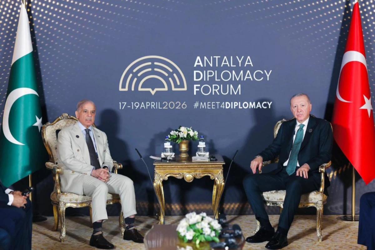 وزیراعظم شہباز شریف سے صدر اردوان کی ملاقات،پاکستان کی امن کوششوں پر ترکیہ کی مکمل حمایت کا اعادہ