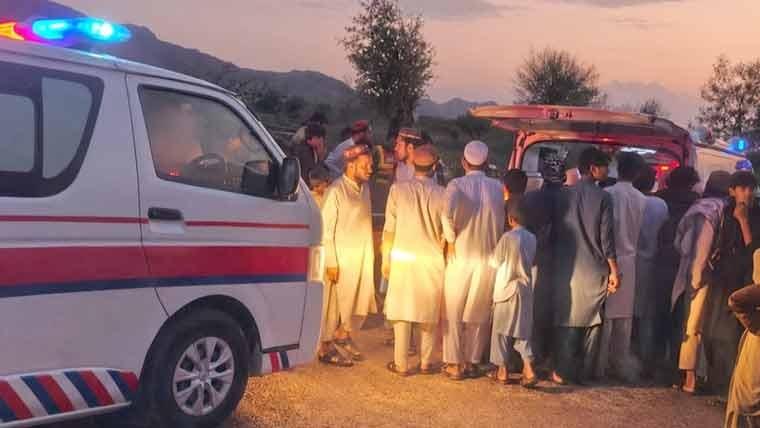کوہاٹ میں بارش کے باعث کچے مکان کی چھت گر گئی، 11 افراد جاں بحق، 12 زخمی