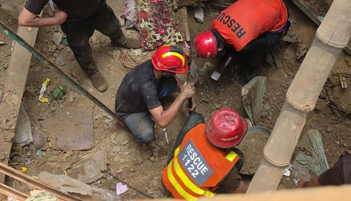 ہولناک حادثہ، ایک ہی خاندان کے 10 افراد جاں بحق