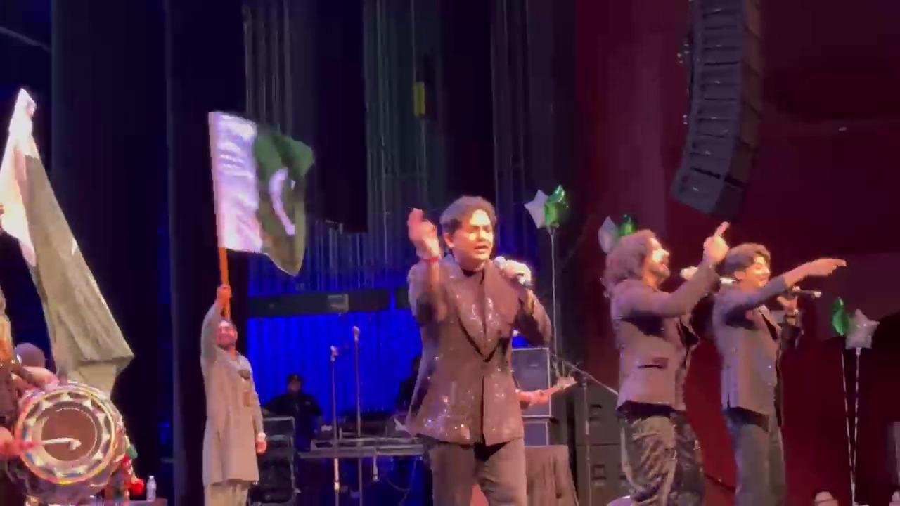 پٹیالہ گھرانے کے نامور گائیک راگا بوائز کی امریکا میں جشن آزادی کے شوز میں شاندار پرفارمنسز