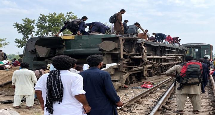 Four killed as Rehman Baba Express train derails near Multan