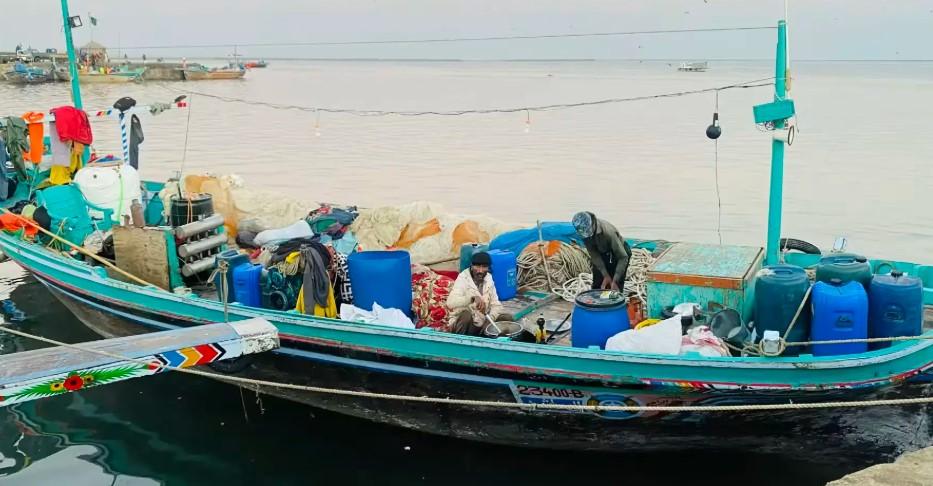 بھارتی سکیورٹی فورس نے سرکریک سے 4 پاکستانی ماہی گیروں کو گرفتارکرلیا